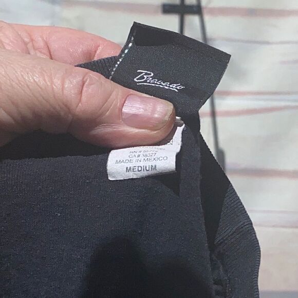 Woman’s HD tee in size Med - Picture 9 of 11